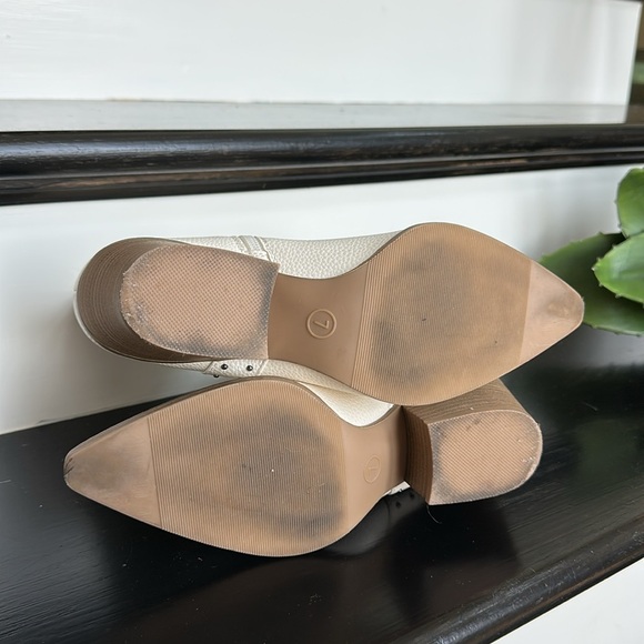 White Western Cowgirl Boots, Genuine Leather Look, Studded, Size 7 – Like New - Picture 7 of 8